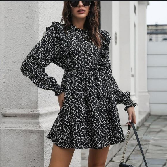 Dresses & Skirts - Floral Black and White Dress